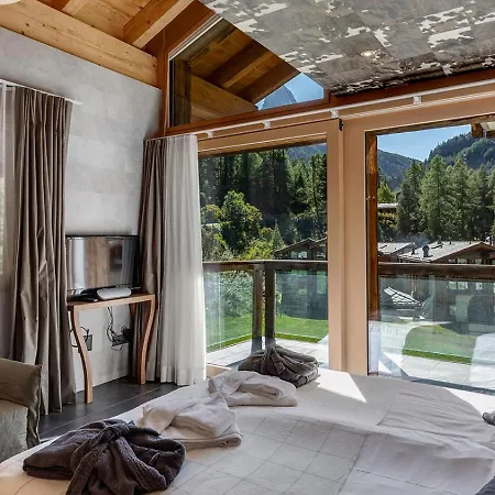 4br Stunning Penthouse - Ski In&ski Out- If You Want To Book, Please Contact On Wh-ats-app - 0034-635-518-216 !!!! *