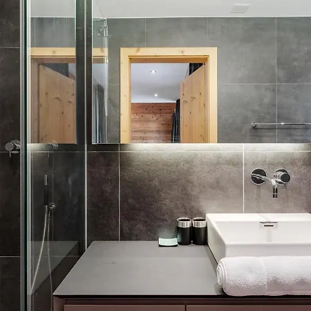 4br Stunning Penthouse - Ski In&ski Out- If You Want To Book, Please Contact On Wh-ats-app - 0034-635-518-216 !!!! *