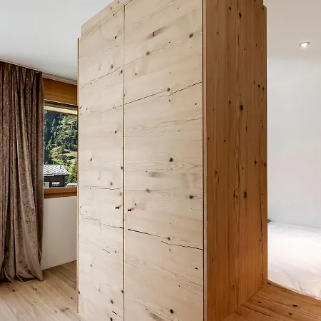 Appartamento 4br Stunning Penthouse - Ski In&ski Out- If You Want To Book, Please Contact On Wh-ats-app - 0034-635-518-216 !!!!